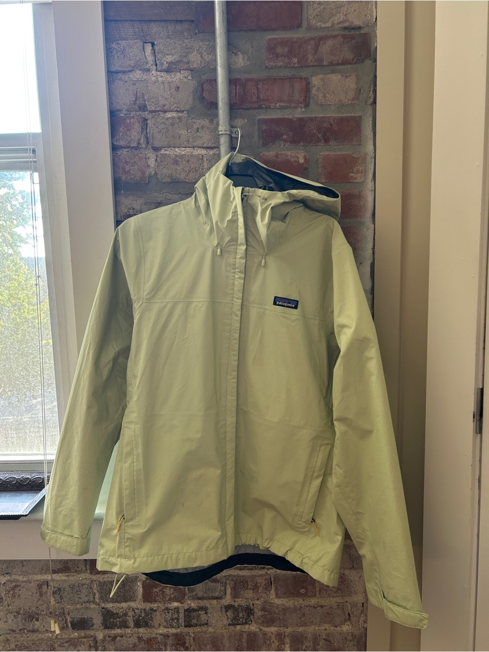 Patagonia Torentshell 3L Light Green Waterproof Hooded Rain Jacket for Women